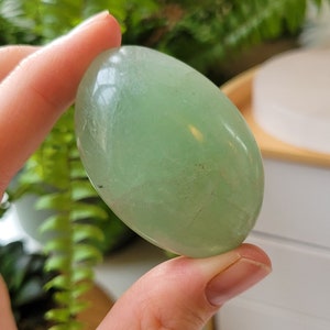 Fluorite , Fluorite palm stone,  Palmstone , Green Fluorite , Palm stone , Pebble