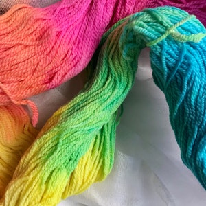 4 draads wol, merino sokkengaren, verkocht per streng. 100% natuurlijke vezels