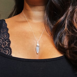 Silberkette mit Korund | naturbelassener Edelstein aus Sri Lanka | Naturkristall | 925/- Silber
