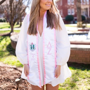 Delta Zeta Sorority Crest Graduation Angled Stole Trim / Greek Stole with Graduating Class Year Greek Letters / Senior Graduation Gift image 2