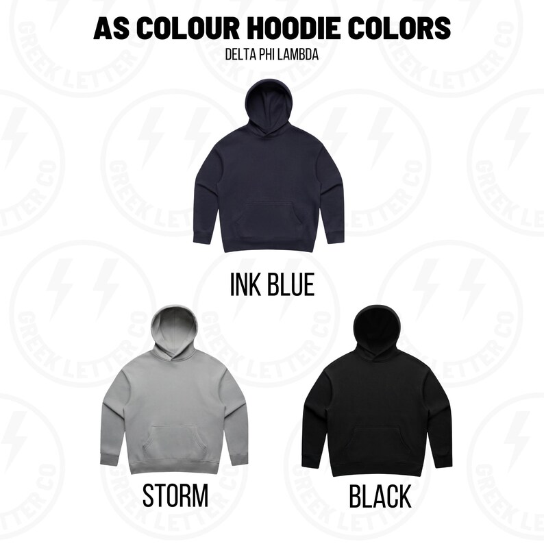 Pu&ograve; includere: Immagine che mostra tre felpe con cappuccio in diversi colori: blu inchiostro, grigio tempesta e nero. Il testo "AS COLOUR HOODIE COLORS" e "DELTA PHI LAMBDA" &egrave; in alto. Ogni felpa ha una tasca frontale e un cappuccio.