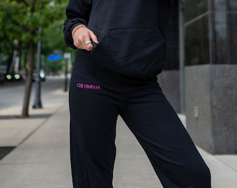 Pantalones deportivos a juego con letras griegas bordadas de la Hermandad de las Llamas Gemelas y Verdaderas atemporalmente / Pantalones deportivos a juego Big Little Fam de Gildan