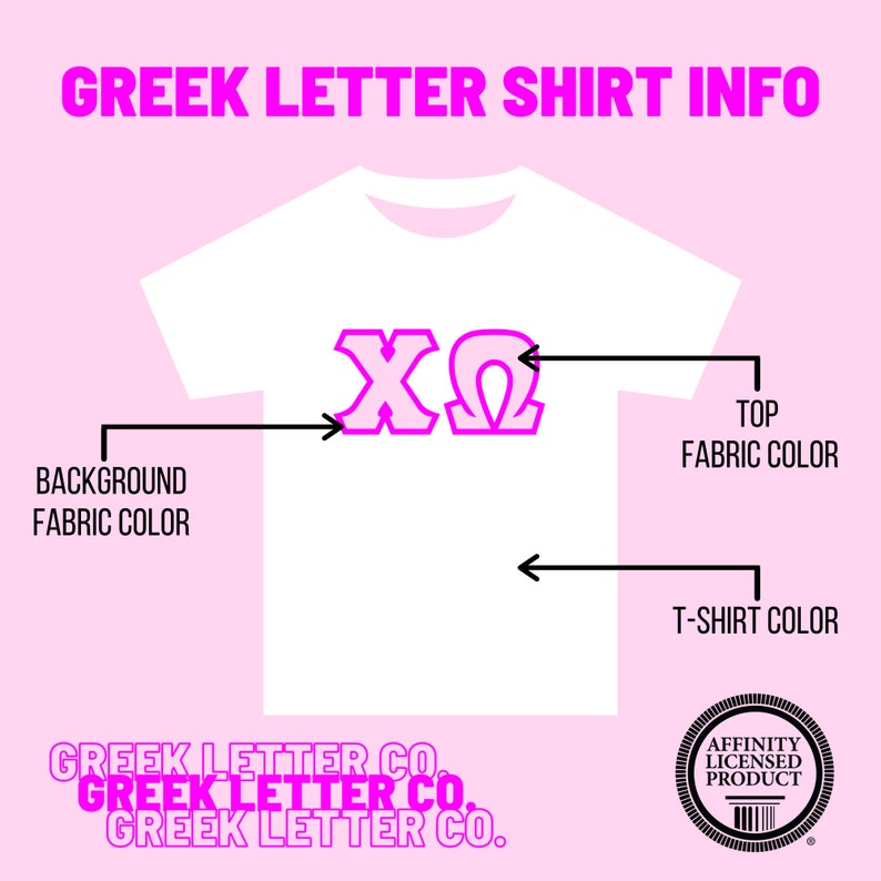 Pu&ograve; includere: T-shirt bianca con lettere greche rosa X e Omega. Il colore della maglietta &egrave; indicato, insieme ai colori del tessuto superiore e di sfondo. Il testo "GREEK LETTER SHIRT INFO" &egrave; in alto e il logo "AFFINITY LICENSED PRODUCT" &egrave; in basso.
