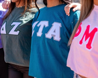 T-shirt lettres grecques basiques pour université d'étudiantes