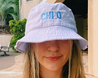 Sombrero de pescador con letras griegas de la hermandad Surf’s Up / Sombrero de pescador de la hermandad griega / Sombrero de pescador de la familia Big Little / Bolsa de regalo para el día de la licitación / Regalo universitario