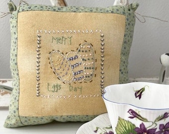 Motif de broderie à la main primitif joyeux jour des œufs : motif de Pâques de printemps