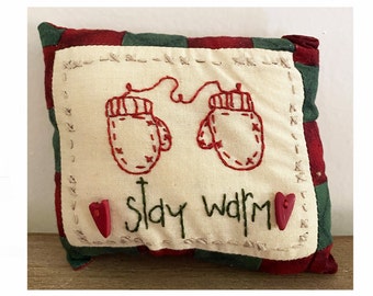 Wzór na haft ręczny „Stay Warm Primitive” – Basket Case x Needlework Therapy – do pobrania natychmiast