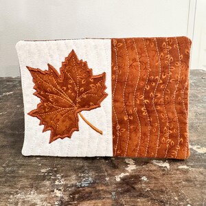 Fall Maple Leaf Mug Rug Pattern, Machine Embroidery ITH Mug Rug, Autumn Applique Mug Rug, Quilted Fall Coaster, Fabric Scrap Project