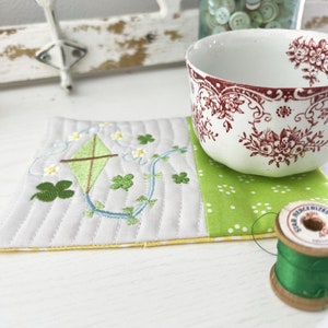 March Kite Mug Rug ITH Embroidery Pattern: Two Sizes (Digital Download)