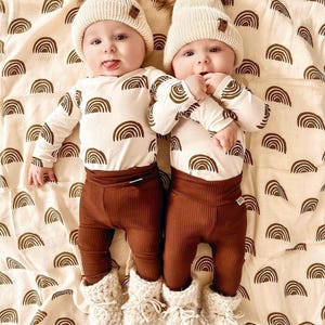 Cocoa Rib Knit Leggings und / oder Top Knot Stirnband Set, Unisex Boho Baby, Preemie Mädchen Kleidung, Neugeborene nach Hause kommen Outfit, süße Kleinkind Hose