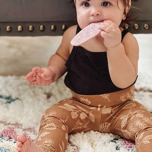 Handgezeichnete Blumen auf braunen Leggings und/oder Top Knot Stirnband Set, Preemie Mädchen Kleidung, Neugeborenen nach Hause kommen Outfit, niedlichen Kleinkind Hosen