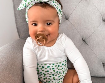 Dainty Shamrocks Bummies and/or Headband Set, Baby Girl St Patrick's Day Outfit, Cute Toddler Diaper Cover Clover Print, Toddler Girl Outfit