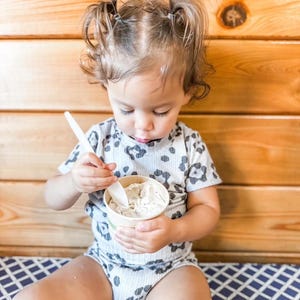 Grey Cheetah Flowers Ribbed Dudis Summer Lounge Set, Handmade Kids Tee and Shorts Set, Summer holiday outfit, Newborn Clothes, Baby Fashion