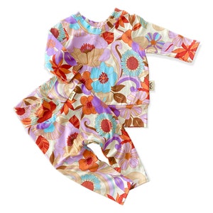 Retro Flowers Dudis Lounge Set, Children’s Sweatshirt, Handmade Kids Sweater and Pants Set, Holiday Kids Sweatshirt, Festive Baby Outfit
