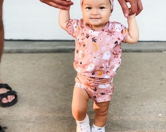 White Floral Ghost on Peach Summer Lounge Set, Handmade Kids Tee and Shorts Set, Summer Holiday, Baby Yoga, Newborn Clothes, Fall Baby Set