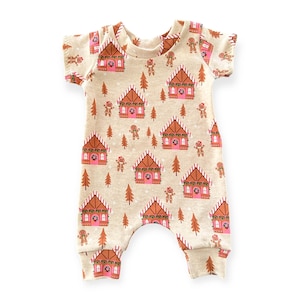 Christmas Baby Girl Romper Pink Gingerbread House One-Piece Holiday Outfit Newborn to Toddler Winter Festive Clothes Baby Gift