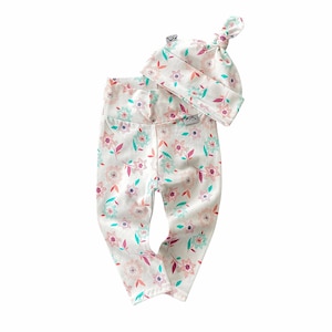Flower Blossoms Leggings and Knot Hat Set, Cute Preemie Clothes,Baby Girl Newborn Coming Home Outfit,Baby Pants and Beanie Gift, Newborn Set