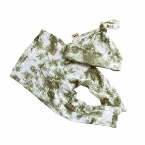 Olive Green Tie Dye Rib Leggings and Knot Hat, Preemie Boy Christmas Clothes, Unisex Newborn Coming Home Outfit, Baby Pants and Beanie