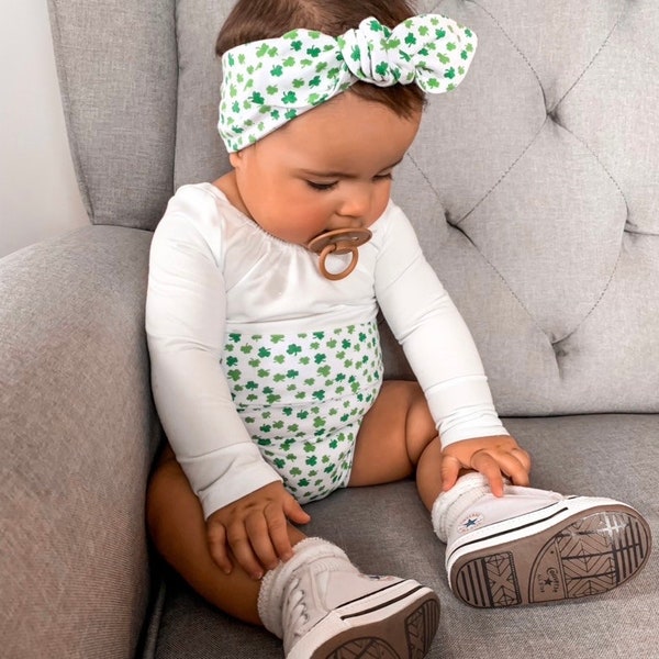 Dainty Shamrocks Bummies and/or Headband Set, Baby Girl St Patrick's Day Outfit, Cute Toddler Diaper Cover, Clover Print, Toddler Outfit