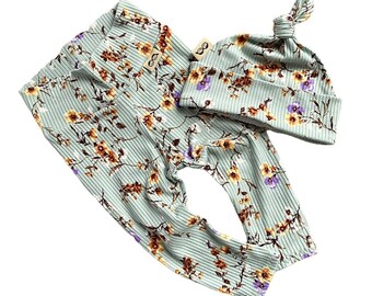 Baby Girl Dried Floral on Sage Rib Leggings and Knot Hat Set, Cute Preemie Clothes, Newborn Coming Home Outfit, Baby Pants and Beanie Gift
