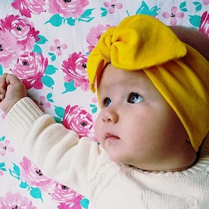 Fascia per capelli gialla con nodo in alto / Fascia per capelli gialla / Fascia per capelli per neonati, bambini piccoli, bambine, adulti / Fascia per capelli annodata / Fascia per capelli per neonati / Fascia per capelli gialla