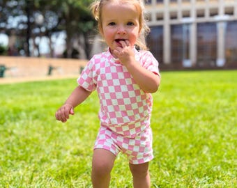 Pink Retro Checkered Dudis Summer Lounge Set, Handmade Kids Tee and Shorts Set, Summer outfit, Newborn Clothes, Toddler Fashion Outfit