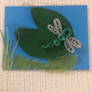 Cartão Libélula em Lily Pad
