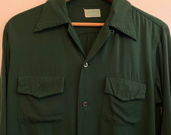 Grünes Gaberdine-Hemd, Größe M