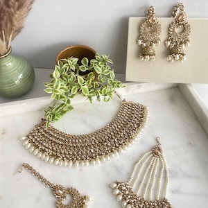 Bib necklace / Indian jewelry / Pakistani jewelry / tikka and Jhummar / polki necklace / polki jewelry / gold tikka / desi bridal jewelry