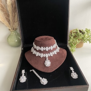 Aparna American Diamant Schmuck Sets / Silber / Indisch / Party / Pakistanisch / Choker / Empfang / Braut / Desi Hochzeit / Bunt / CZ /