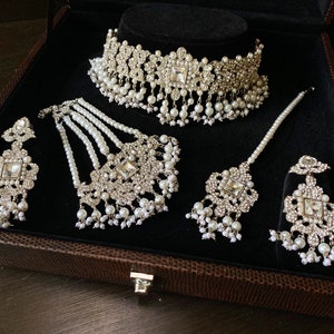 Harleen choker set / Pakistani /indian / bridal jewelry / desi / Bollywood / Traditional/ Wedding / Earrings / Tikka / Jhumaar / necklace