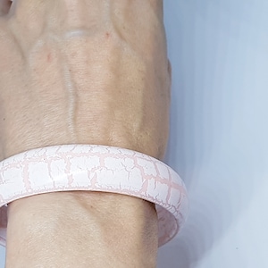 Pastell rosa weiß Kunststoff Armreif Vintage Qualität Pfirsich dressy