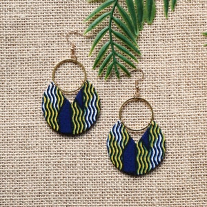 Ohrringe Aja, Wachs Kente blau, Edelstahl, Afrikanische Ohrringe, Damenschmuck, Juwelenwachs, Kreolisches Wachs, Afrikanischer Stoff