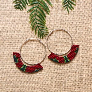 Wassa-Creolen, rotes Kongresswachs, Edelstahl, afrikanische Ohrringe, Damenschmuck, Wax-Schmuck, Wax-Creolen, afrikanischer Stoff