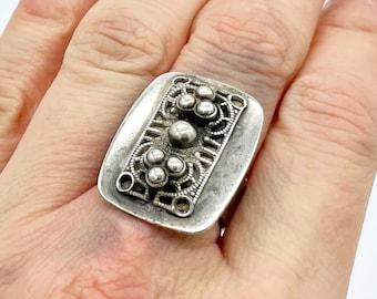 Vintage Silver ring, Rectangle ring with decorative pattern, Silver Filigree Ring