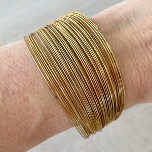 Vintage Gold Wire Cuff Bracelet, Wide Bangle Wrap Bracelet, Bold Statement Jewelry, Layered Metal Coil Bracelet, 80s Retro Glam