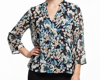 Blusa de seda floral, hecha en Italia, top ligero y transparente, corte holgado, elegante camisa con estampado botánico, estilo romántico y femenino.