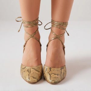 Vintage gouden kittenhakken met slangenleer: Pura Lopez designerschoenen, maat 38, gemaakt in Spanje