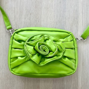 Bolso de hombro de piel sintética verde lima, bandolera con apliques de rosas, bolso vintage con correa ajustable, bolso llamativo Y2K