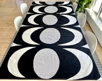 Marimekko Unikko テーブルクロス、赤とピンクのポピープリント