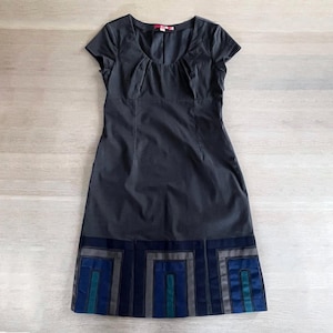Boden Grey Sheath Dress with Geometric Hem Detail, Stylish Modern Work Dress, Short Sleeve Boden Dress, Size M, UK 12L, US 8L