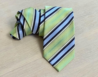 Corbata de seda Matex vintage de los años 90: accesorio para hombre con rayas verdes