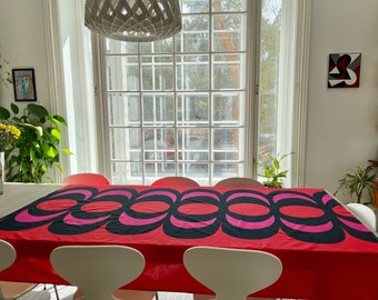 ヴィンテージマリメッコ カイヴォ生地テーブルクロス：赤の幾何学模様