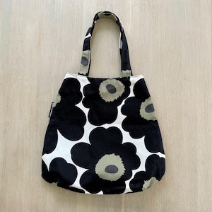 Marimekko Pieni Unikko Tote Bag, Black Beige White Flower Canvas Purse, Iconic Finnish Floral Print Handbag, Minimalist Everyday Bag