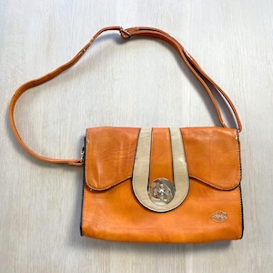 Vintage Vegan Leder Umhängetasche, Orange 70er Crossbody Geldbörse, Retro Mod kleine Handtasche