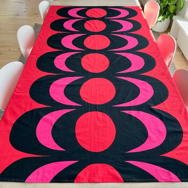 Nappe en tissu Marimekko Kaivo vintage, rideau ou tenture murale rouge à motif géométrique, décoration d'intérieur scandinave