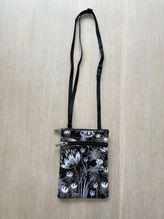 Mumins Crossbody Purse with Little My kleine Umhangetasche Schwarz WeiBe Umhangetasche Finland Etsy