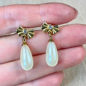 Vintage Bow Pearl Drop Earrings, Faux Pearl Gold Tone Dangle Earrings, Elegant Bridal Jewelry, 80s Style Earrings, Gift for Women