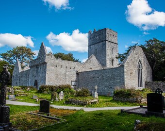 Impresión montada de Muckross Abbey, Killarney, Co. Kerry. Franqueo gratuito