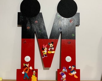 Letras de madera gigantes personalizadas inspiradas en Disney para la decoración de la pared (13 pulgadas de altura) MICKEY AND FRIENDS